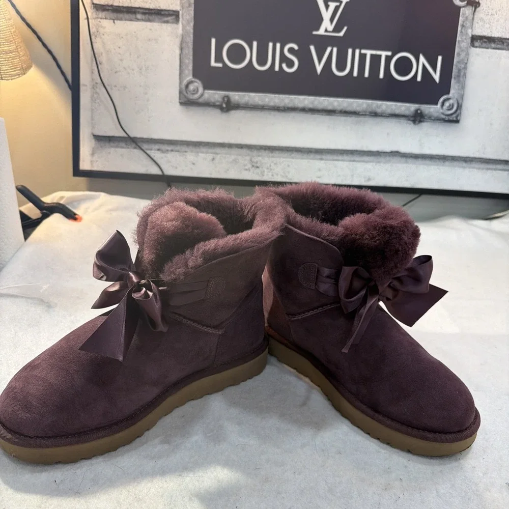 UGG GITA PORT SATIN BOW SHEARLING LINED Boot US 9 /EU 40/ UK 7 NEW Plum Warmer
